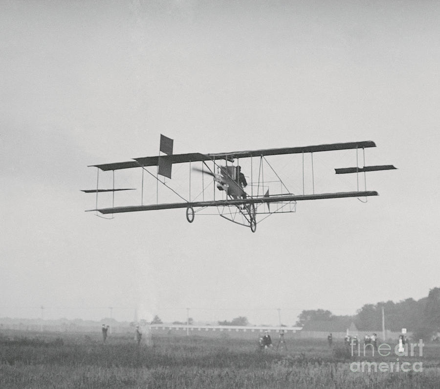 Early Aircraft In Flight Photograph by Bettmann
