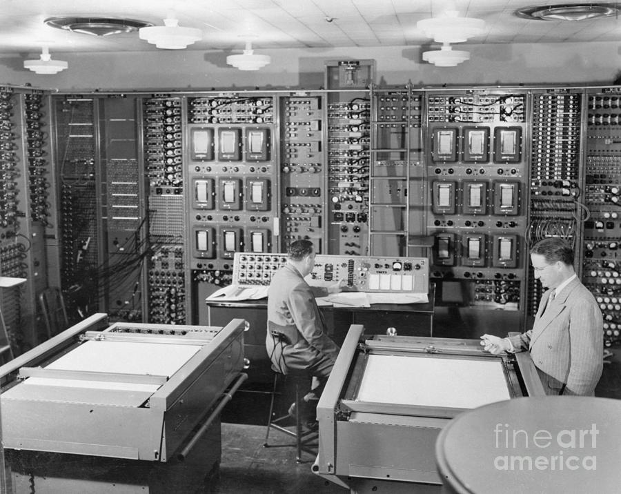 Early Mainframe Computer Photograph by Bettmann