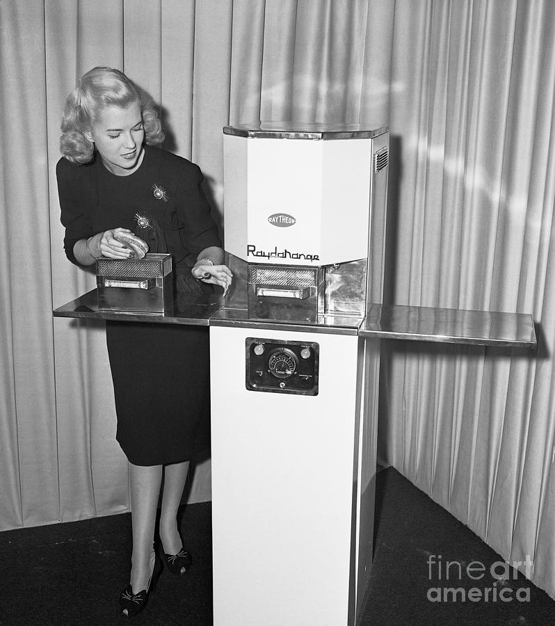 Early-model Microwave Oven Photograph by Bettmann