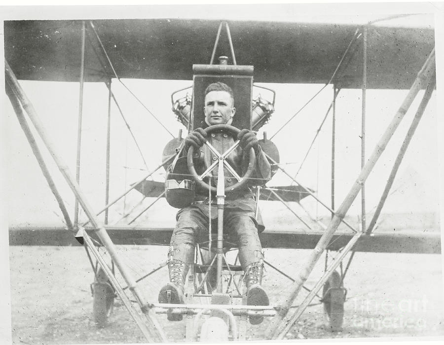 Early Pilot Robert H. Willis In Flying Photograph by Bettmann