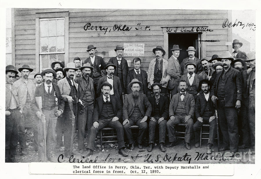 Early Territory Government Employees Photograph by Bettmann