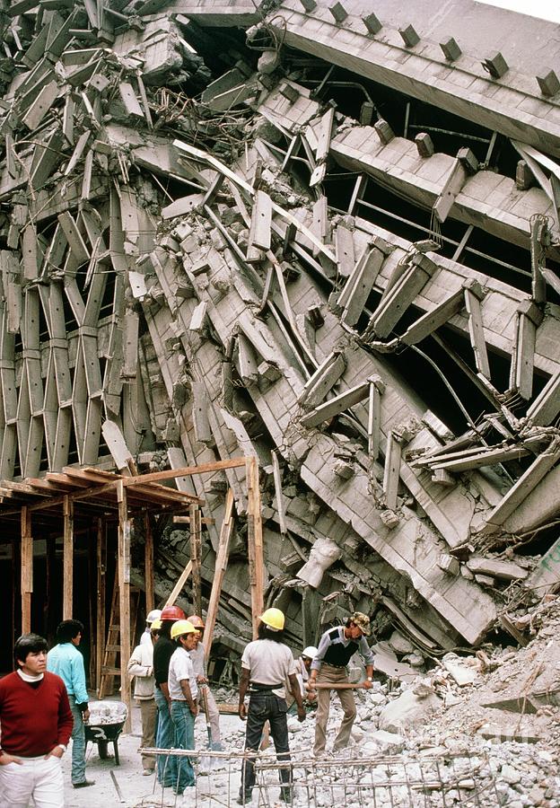 Earthquake Of 19th September 85 Photograph by Peter Menzel/science Photo Library