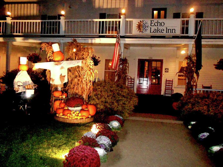 Echo Lake Inn in Vermont in Autumn Photograph by Linda Stern