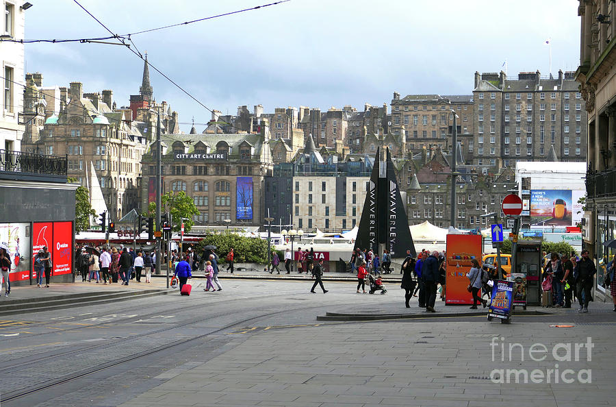 Edinburgh Street Scene by Phil Banks Edinburgh Street Scene by Phil Banks