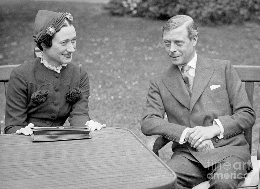 Edward Viii Sitting With Wallis Simpson Photograph by Bettmann