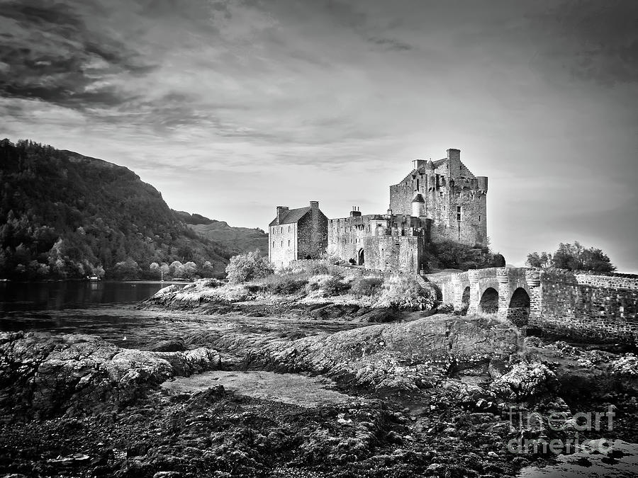 Castle Photograph - Eilean Donan castle, Scotland by Louise Poggianti