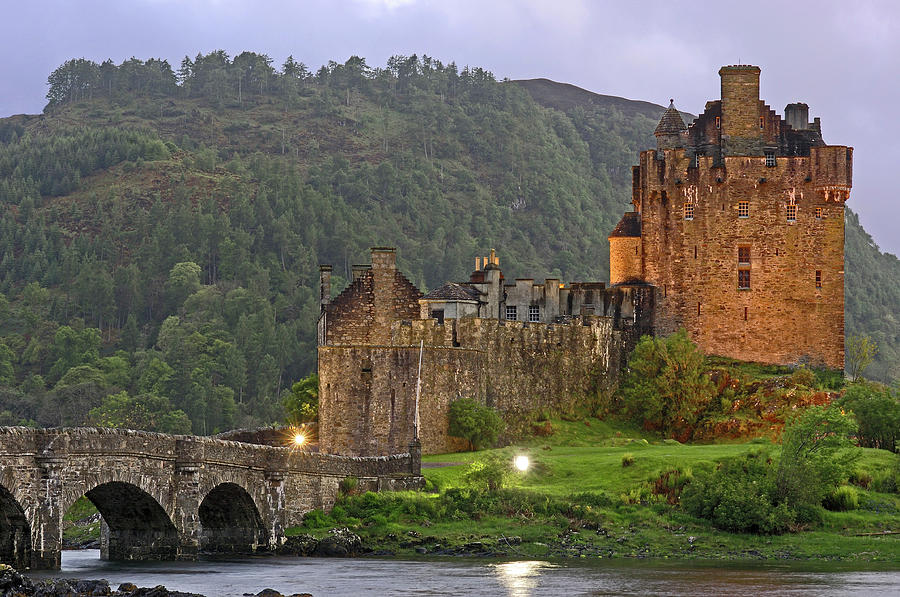 Eilean Donan Castle, Scotland by Myloupe/uig