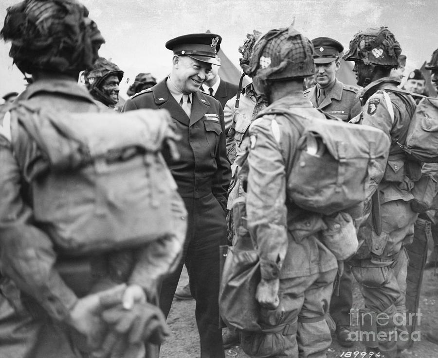 Eisenhower Speaking To Paratroopers Photograph by Bettmann