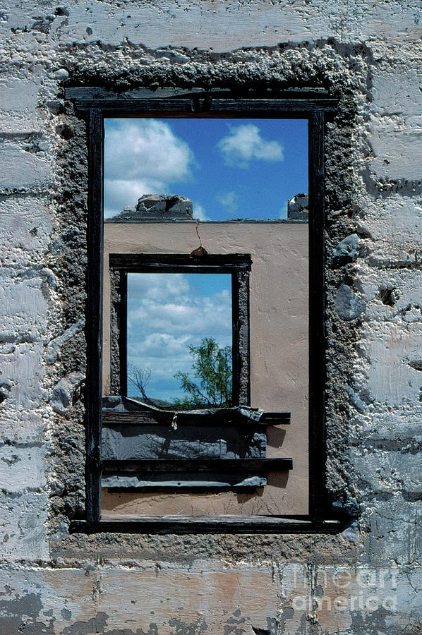 El Paso window Frame Photograph by Gary Russell