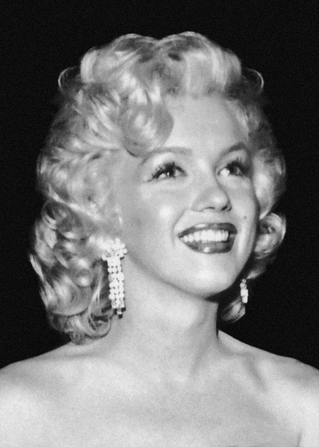 Elegant Marilyn Monroe Closeup Photograph by Frank Worth - Fine Art America