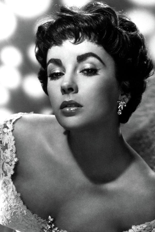 Elizabeth Taylor: Diamonds In The Studio Photograph by Globe Photos ...