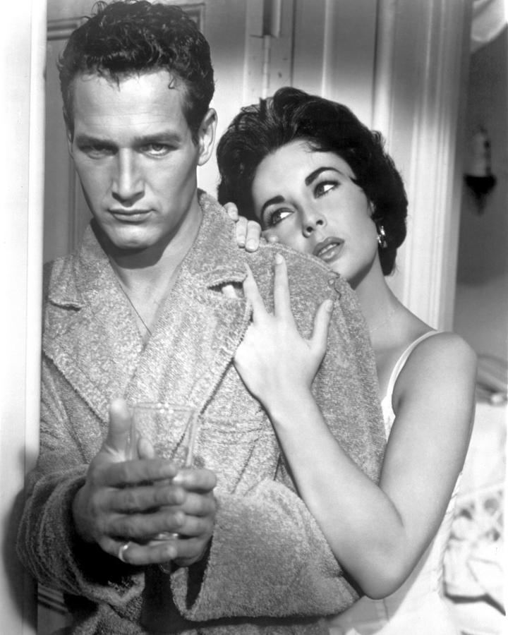 Elizabeth Taylor Embracing Paul Newman Photograph By Globe Photos Fine Art America 