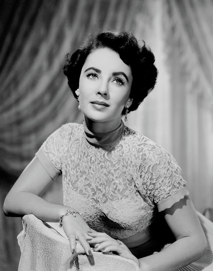 Elizabeth Taylor Lovely Glamour Portrait Photograph by Globe Photos ...