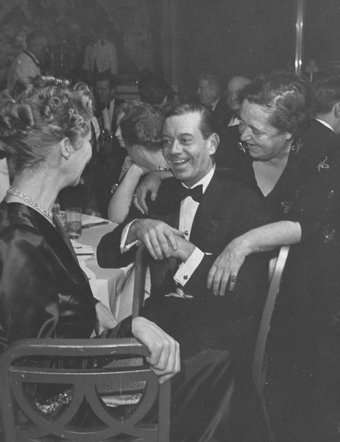 Elsa Maxwellcole Porter Photograph by Alfred Eisenstaedt Elsa Maxwellcole Porter Photograph by Alfred Eisenstaedt
