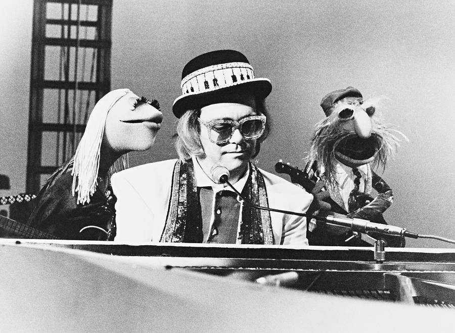 ELTON JOHN in THE MUPPETS SHOW -1976-. Photograph by Album