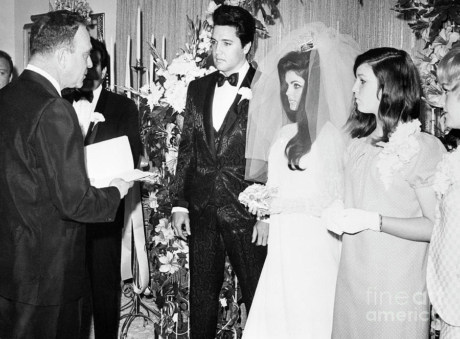 Elvis And Priscilla Presley Getting Photograph by Bettmann