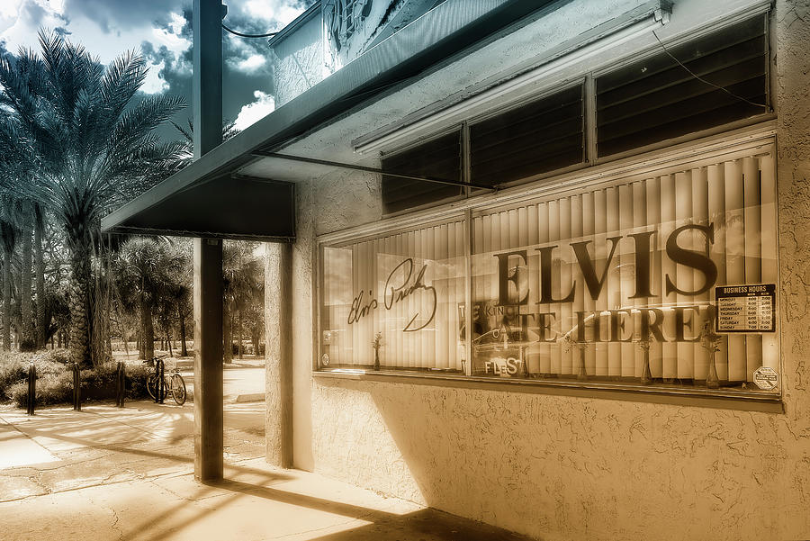 Elvis Ate Here Photograph by Arttography LLC