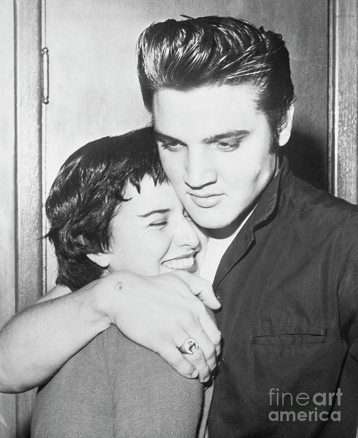 Elvis Presley And Girlfriend June Photograph By Bettmann