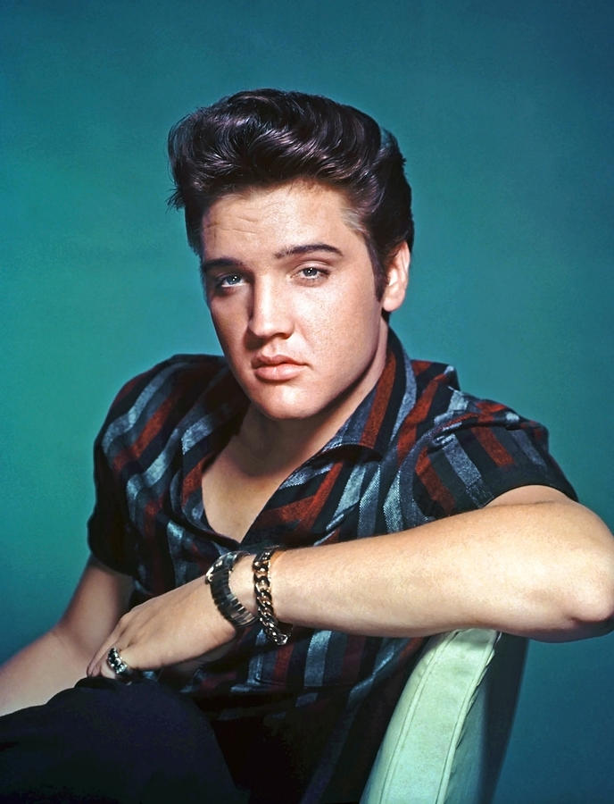 Elvis Presley Photograph - Elvis Presley Portrait On Blue by Globe Photos