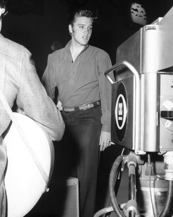 Elvis Presley Standing And Looking Photograph by Globe Photos - Fine ...