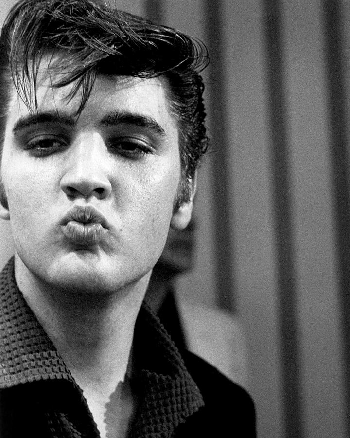 Elvis Presley Photograph - Elvis Presley: The Kiss by Globe Photos