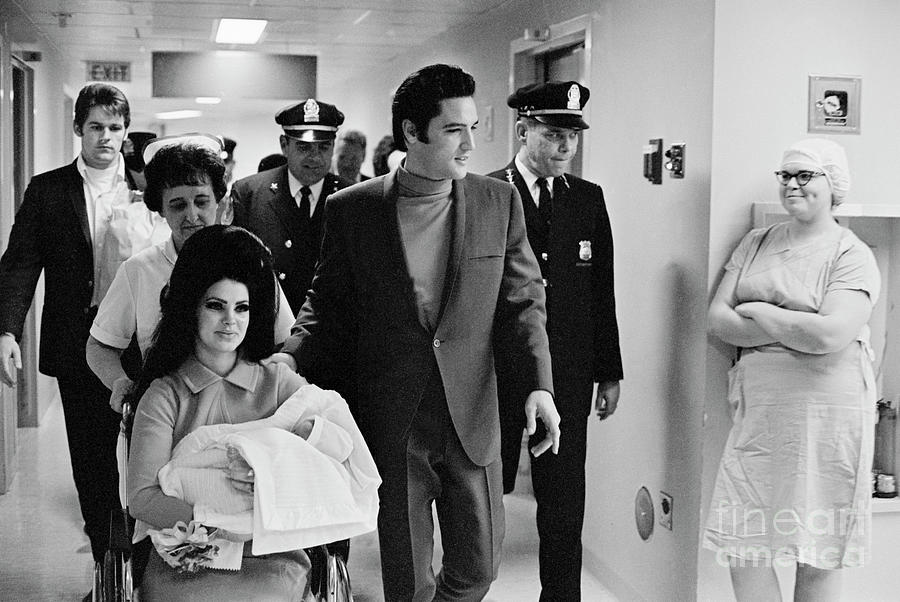 Elvis With Wife And Daughter At Hospital Photograph by Bettmann