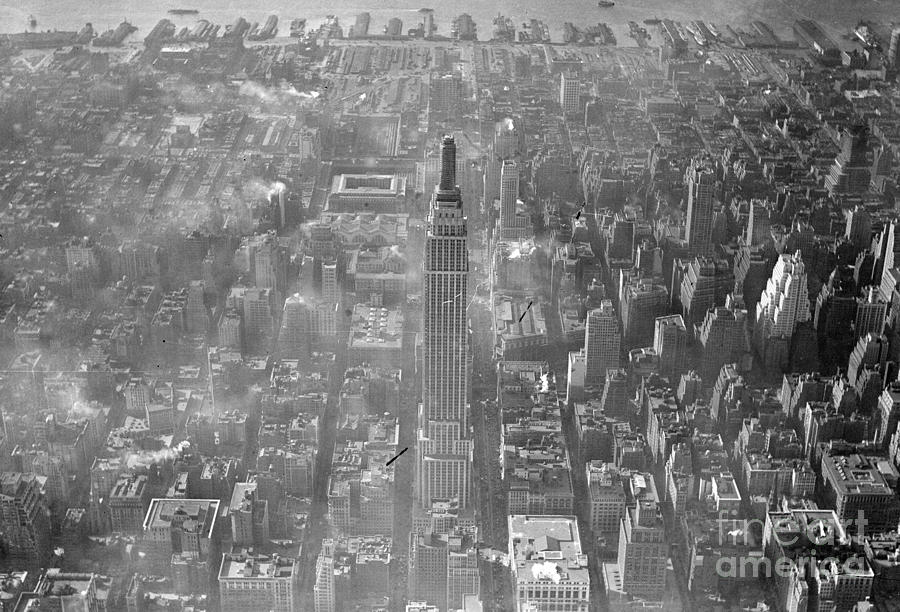 Empire State Building 1930s Photograph by New York Daily News Archive