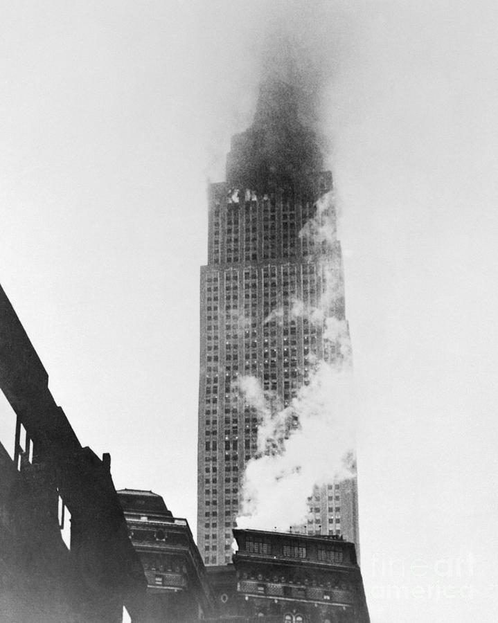 Empire State Building Enveloped Photograph by Bettmann