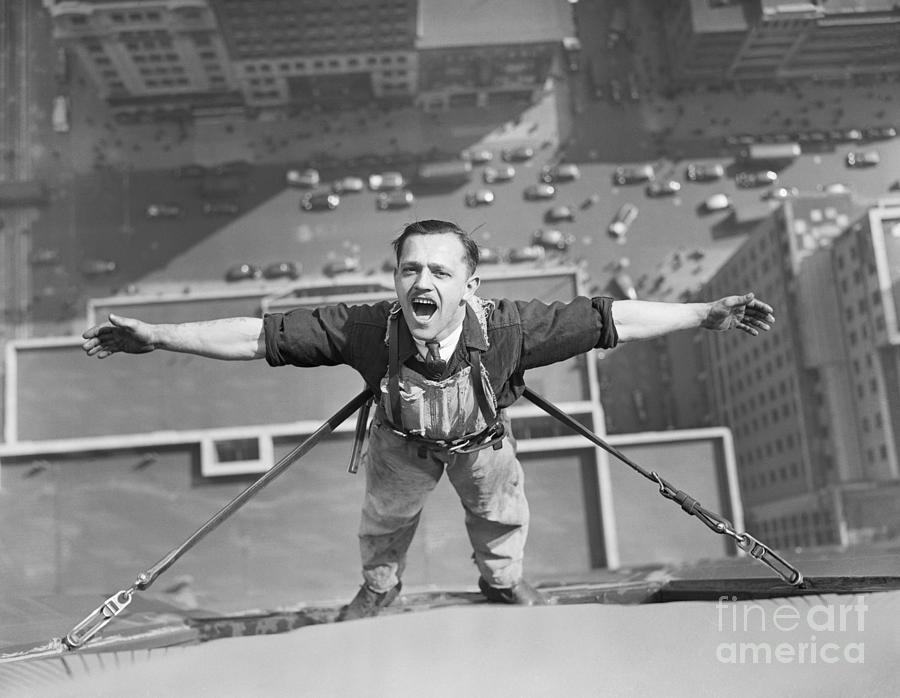 Empire State Building Window Washer Photograph by Bettmann