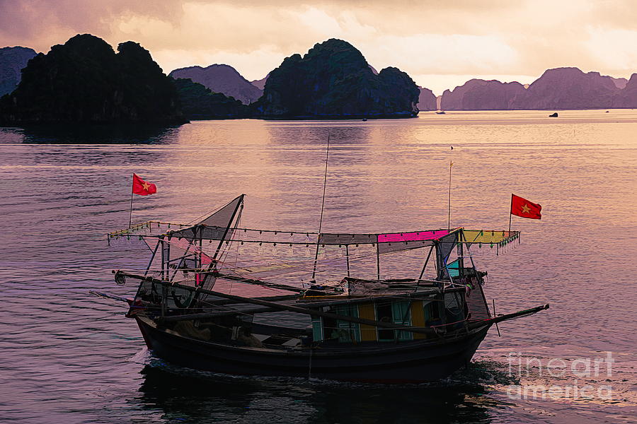 End of Day Fishing Vessel Ha Long Bay  Photograph by Chuck Kuhn