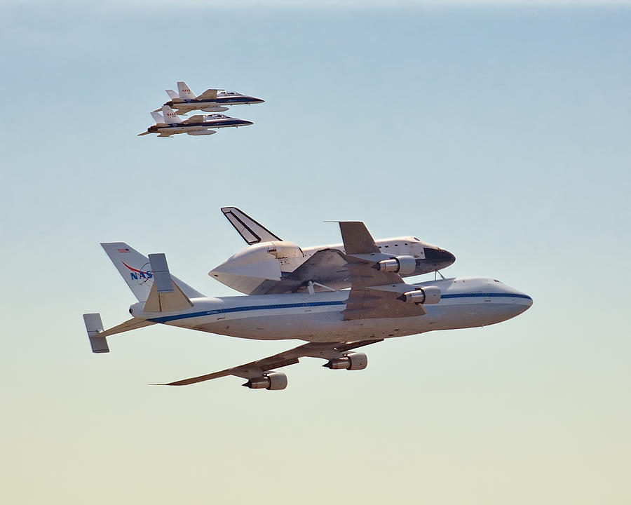 Space Photograph - Endeavour Last Fly by Andrew J. Lee