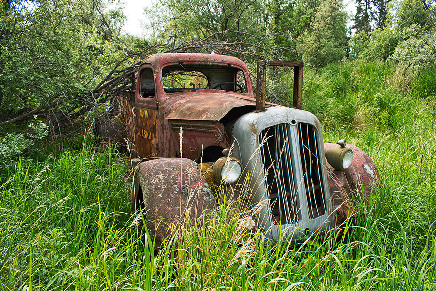 Engine No 7 - Abandoned Fire Truck Photograph by Cathy Mahnke
