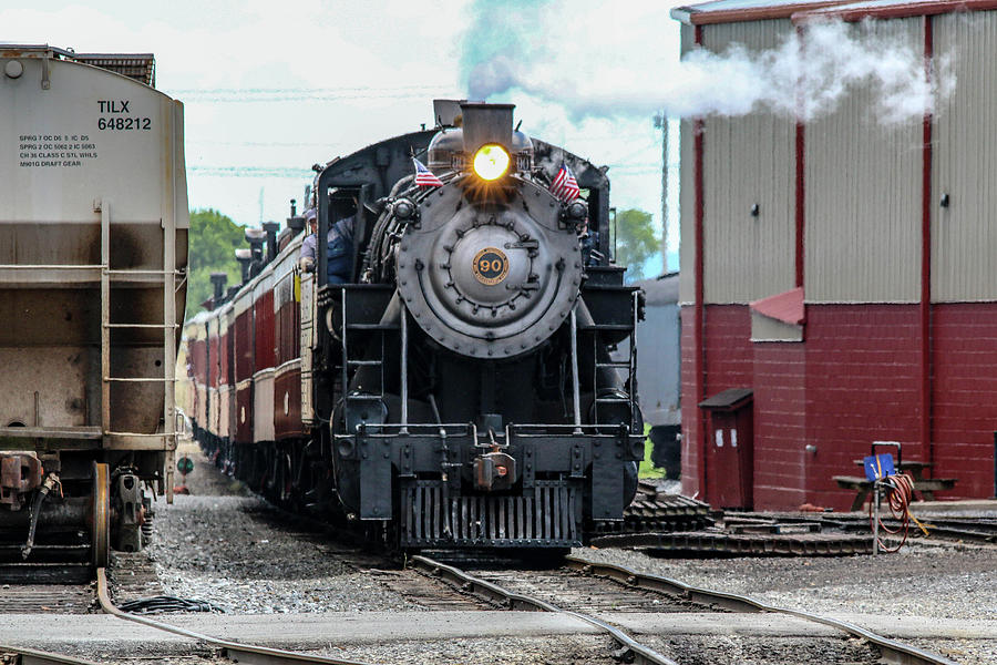 https://images.fineartamerica.com/images/artworkimages/mediumlarge/2/engine-number-90-strasburg-railroad-william-rogers.jpg