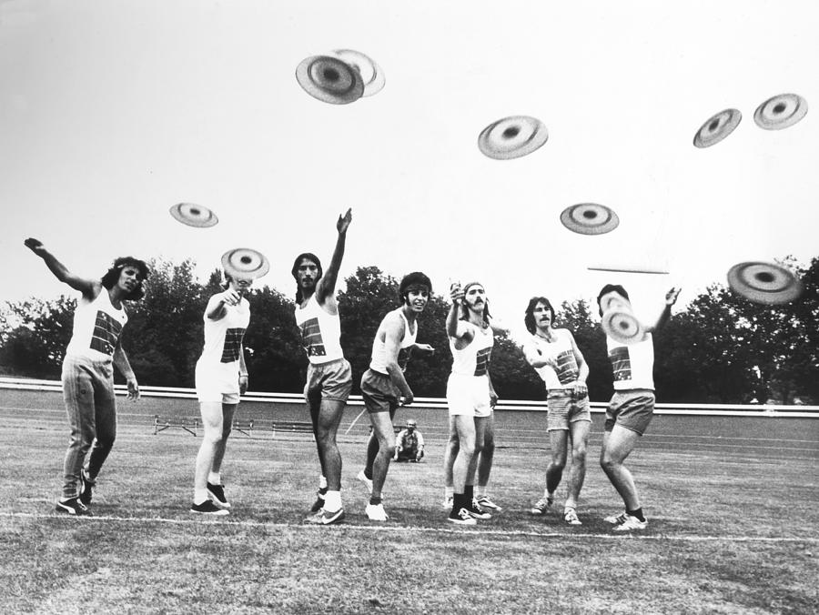 England, Frisbee Trend In 1966 Photograph by Keystone-france