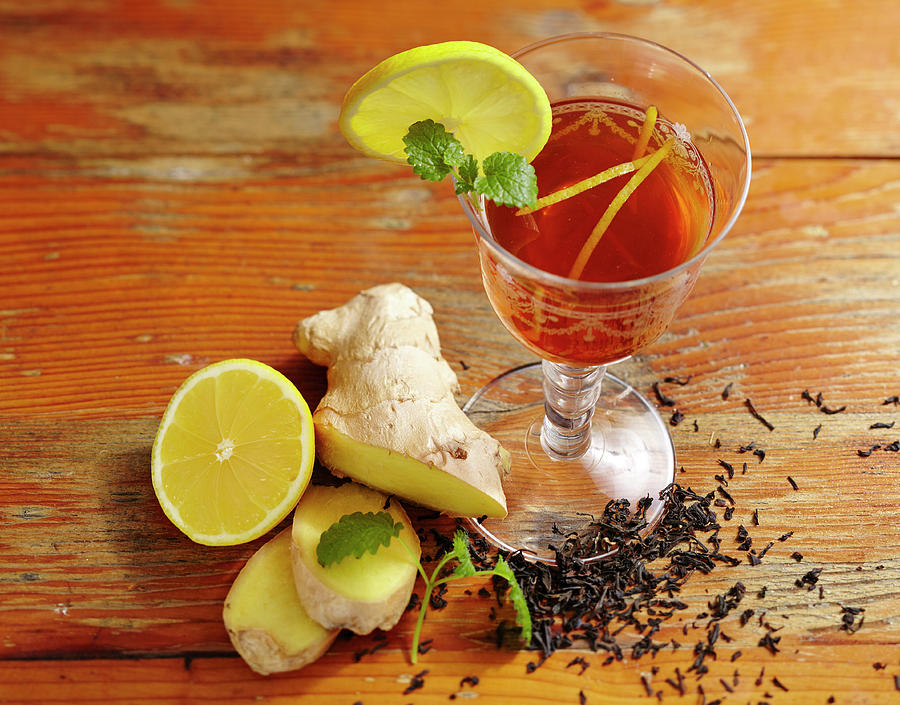 English Apple And Ginger Lemonade With Black Tea And Lemon Photograph by Teubner Foodfoto