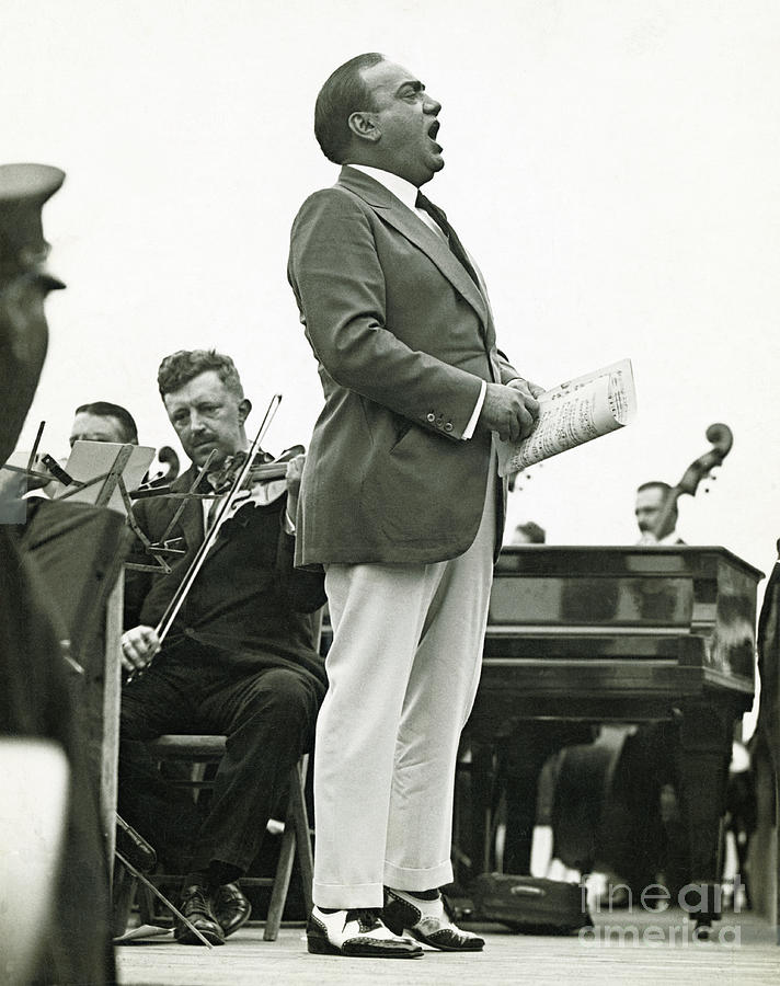Enrico Caruso Singing Photograph by Bettmann