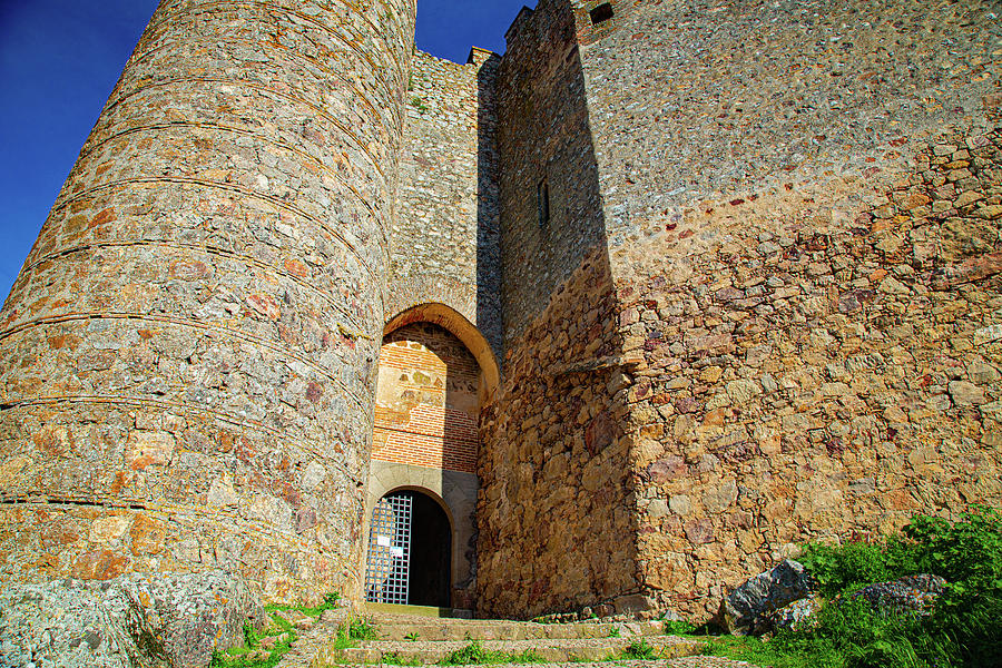 Entrance And Main Gate Of Castle Between Great Wall And Round Tower Photograph By Cavan Images