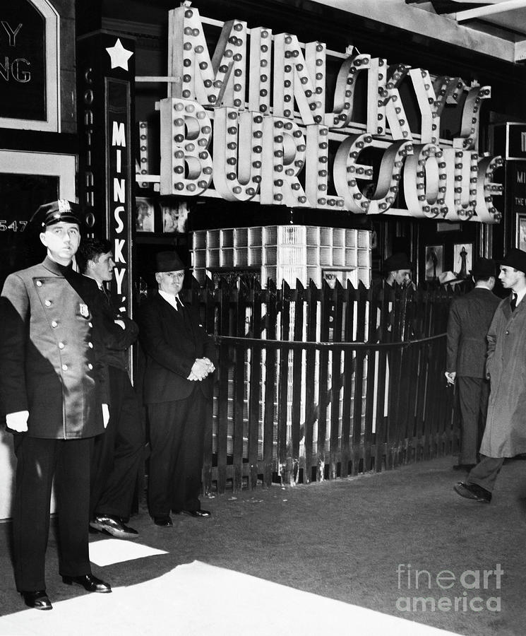 Entrance To Minskys Burlesque Photograph by Bettmann