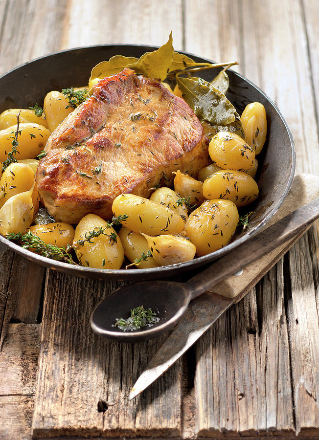 Epaule De Veau Confite, Pommes De Terre Grenaille Au Thym Et Laurier ...