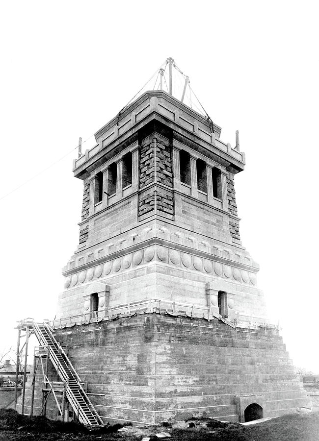 Erecting Pedestal For The Statue Photograph by Science Source