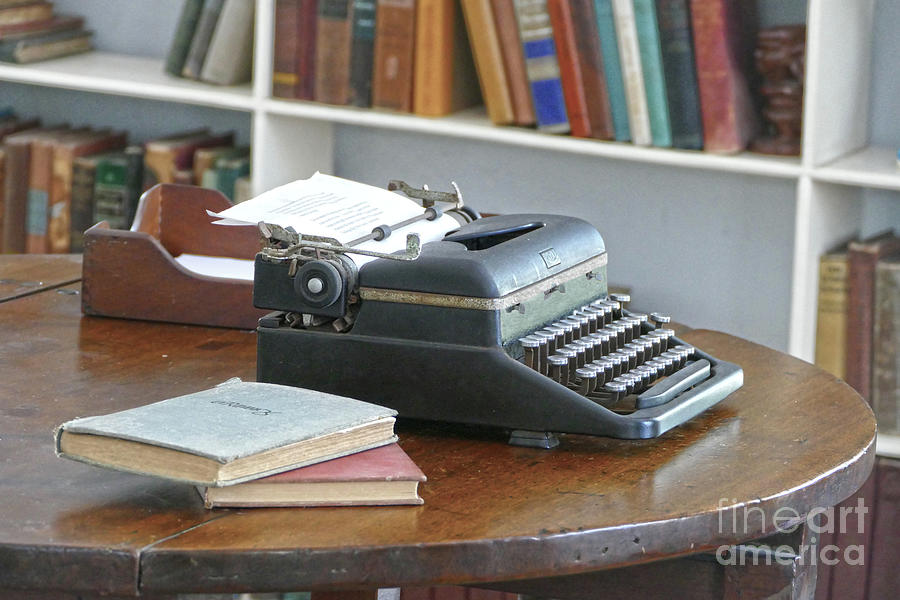 Ernest Hemingways Typewriter Photograph by Catherine Sherman
