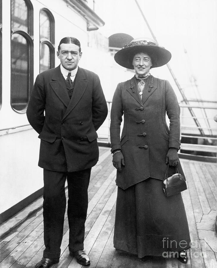 Ernest Shackleton And Wife Emily On Ship Photograph by Bettmann
