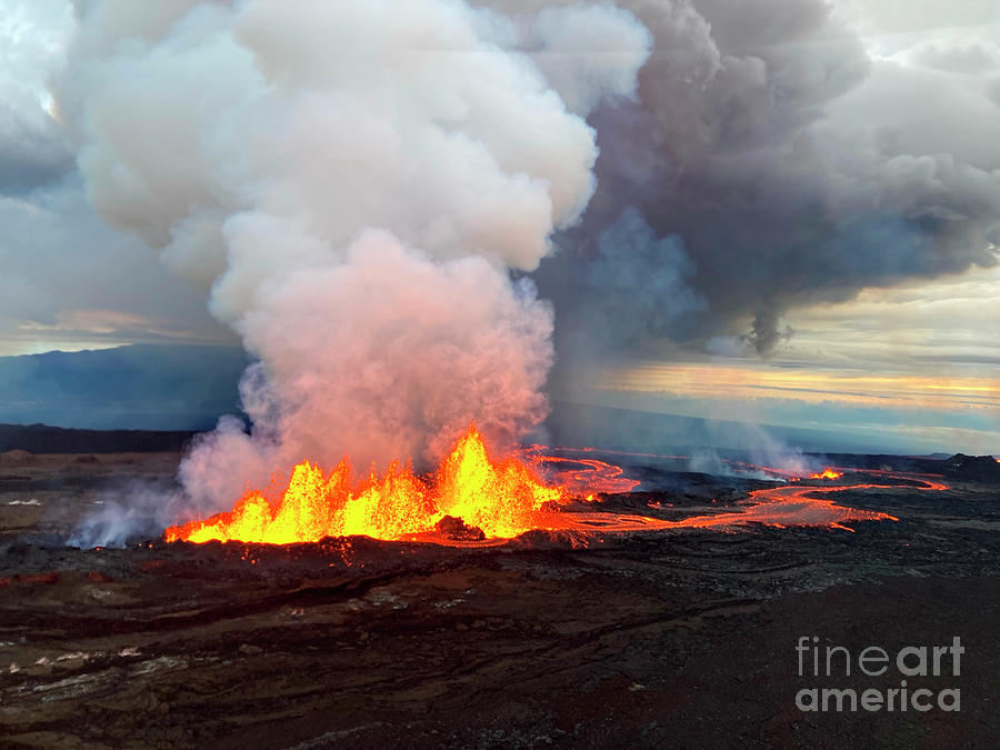 Erupting Fissure On Mauna Loa Photograph by Us Geological Survey/science Photo Library