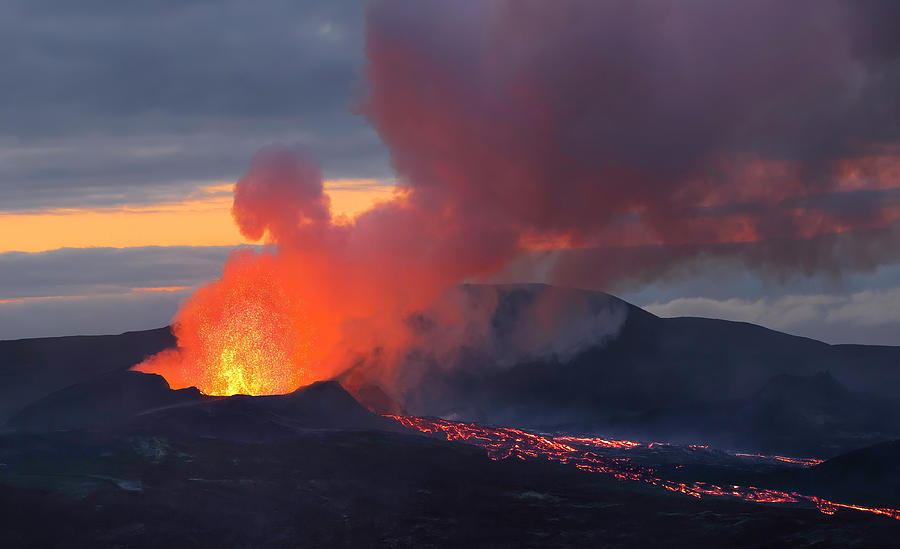 Eruption Of Fagradalsfjall Volcano In Iceland Photograph by Kenneth ...