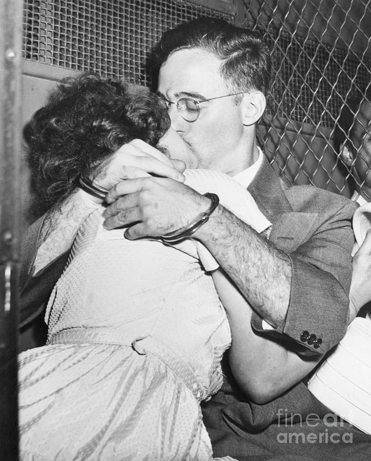 Ethel And Julius Rosenberg Kissing Photograph by Bettmann