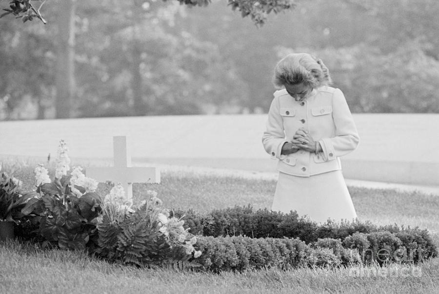 Ethel Kennedy Kneeling At Husband Photograph by Bettmann