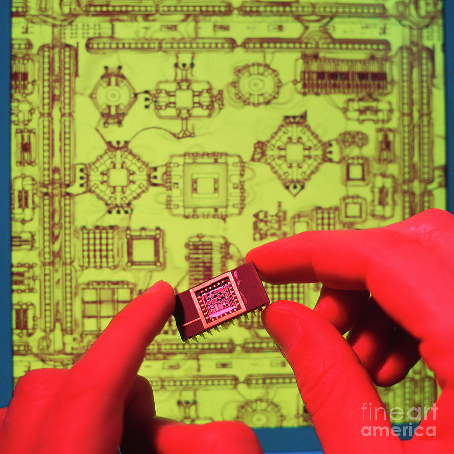 Examining Microdevice Photograph by Colin Cuthbert/science Photo Library