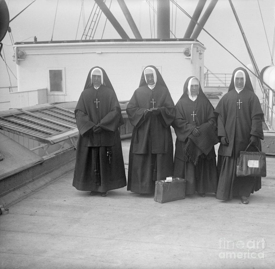 Exiled Mexican Nuns Arriving In New York Photograph by Bettmann