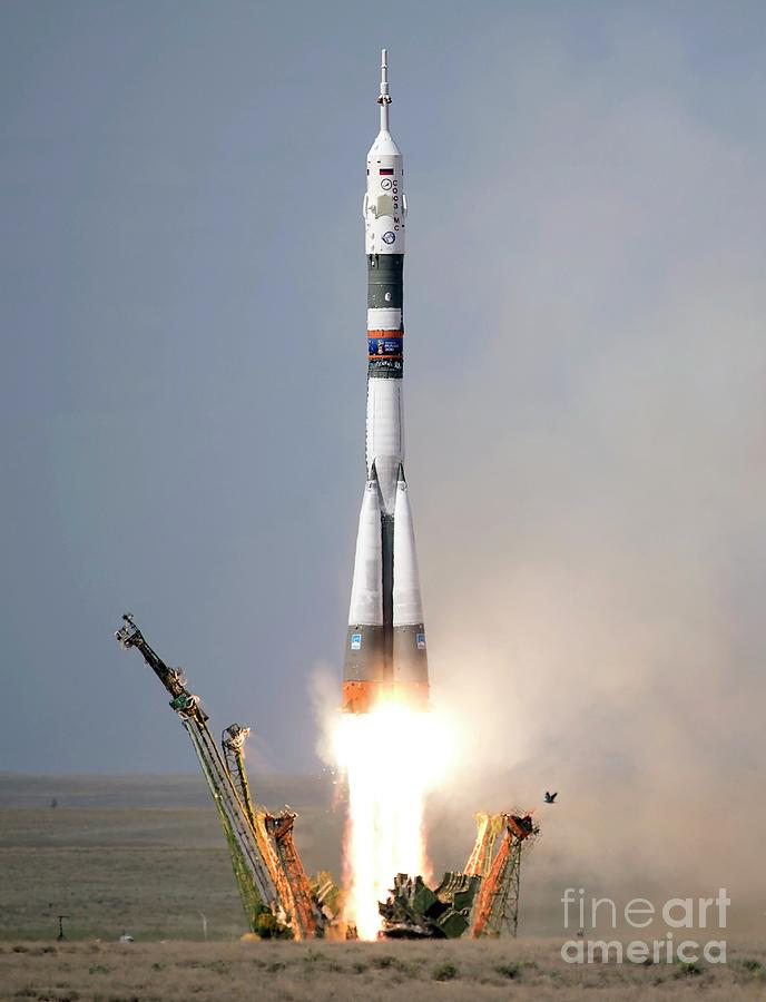 Expedition 56 Launch Photograph by Nasa, Joel Kowsky/science Photo Library