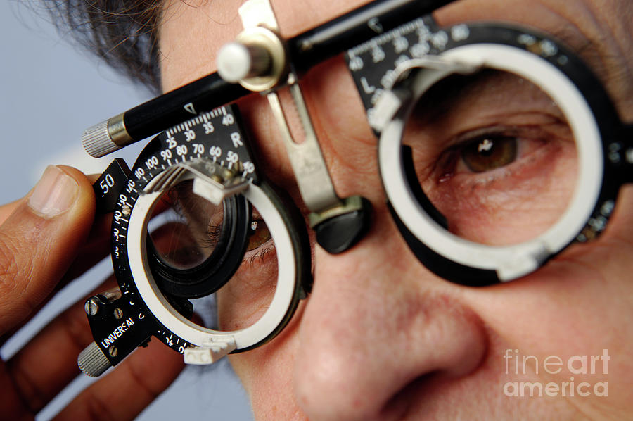 Eye Test Photograph by Medicimage / Science Photo Library